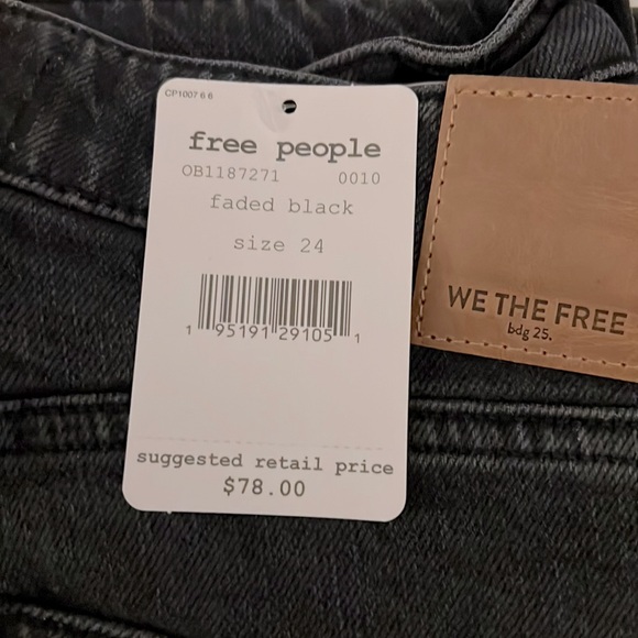 NWT- FREE PEOPLE SUPER CUTE CUFFED SLIM BOYFRIEND FADED BLACK JEANS - SIZE 24 - Picture 8 of 10